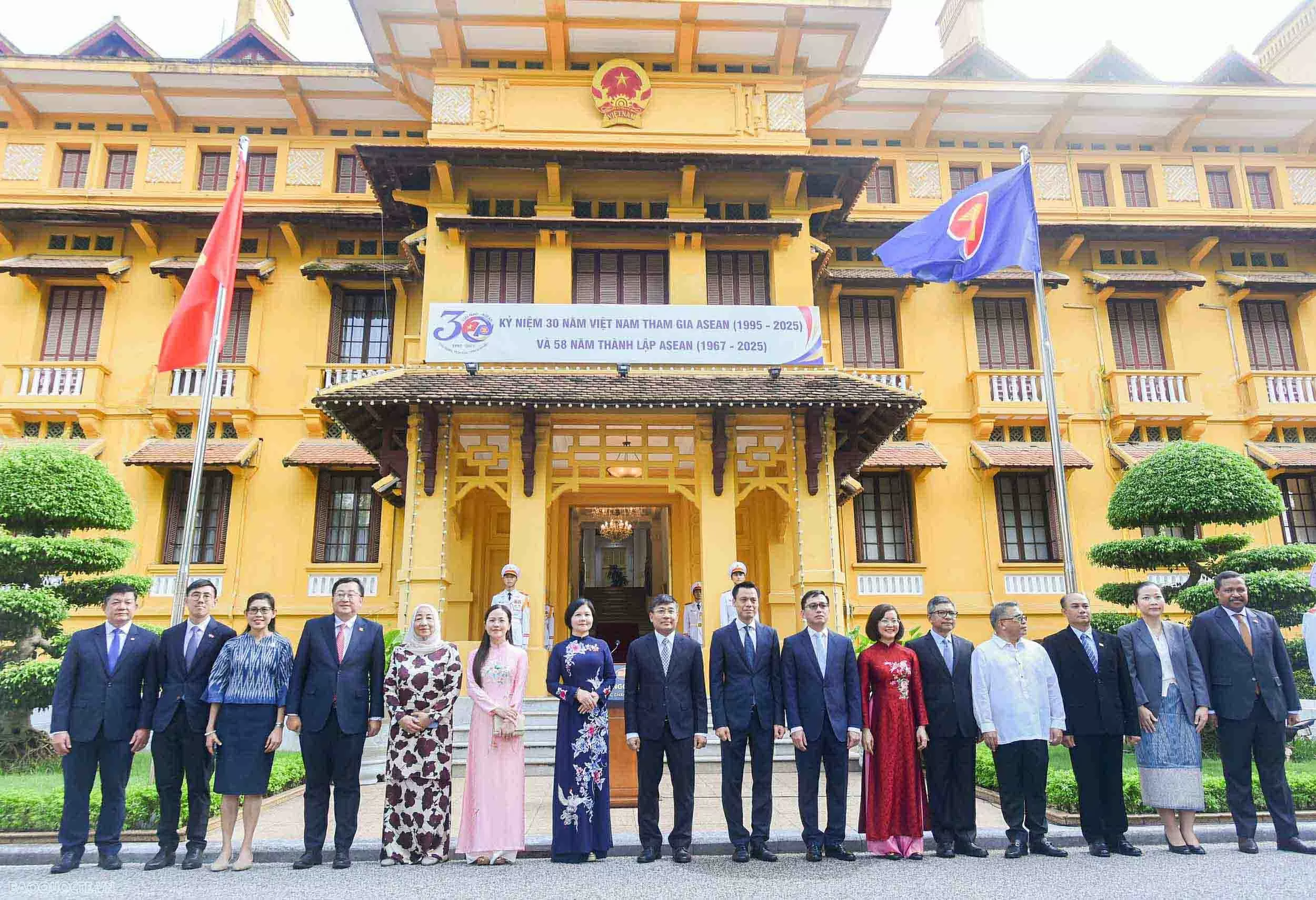 Lễ thượng cờ ASEAN kỷ niệm 58 năm thành lập ASEAN Lễ thượng cờ ASEAN kỷ niệm 58 năm thành lập ASEAN