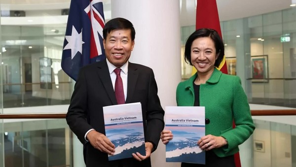 Deputy FM Nguyen Manh Cuong co-chairs first Vietnam-Australia Senior Officials' Dialogue