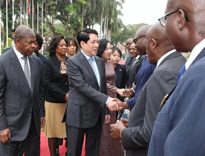 State President concludes visit to Angola