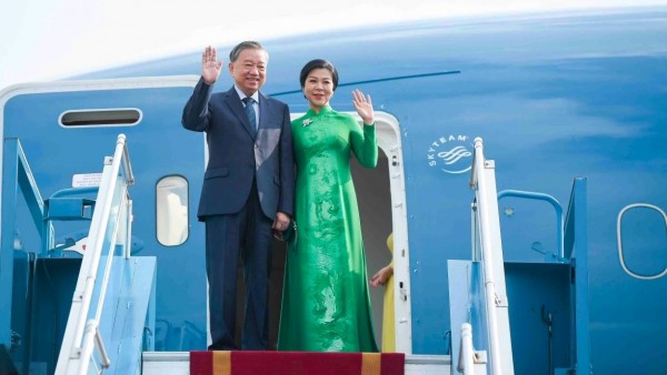 General Secretary To Lam and Spouse depart Hanoi for State visit to RoK