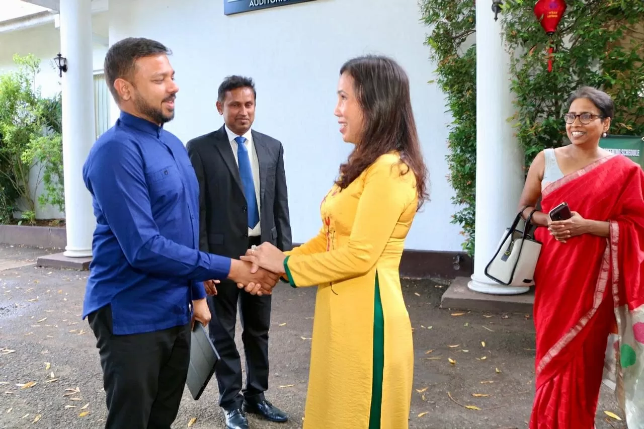 Xin chào Thứ trưởng Arun Hemachandra! Tôi rất vui được gặp lại Ông!