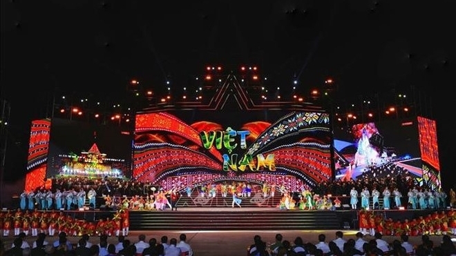 Party leader attends special political-art programme 'Under the Glorious Flag'