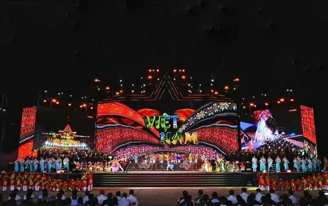 An opening performance at the special national political–art programme “Under the Glorious Flag”. (Photo: VNA) An opening performance at the special national political–art programme “Under the Glorious Flag”. (Photo: VNA)