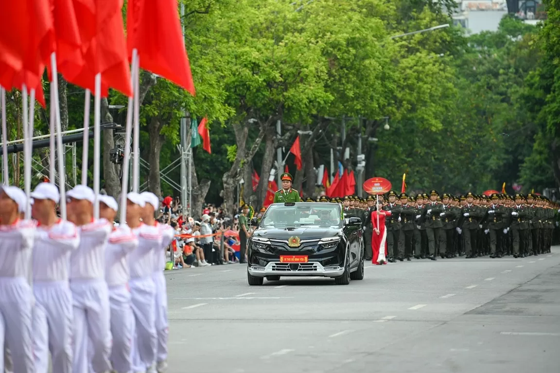 For a Peaceful Capital: Affirming the discipline, elite quality, and modernity of Hanoi Police in the new era For a Peaceful Capital: Affirming the discipline, elite quality, and modernity of Hanoi Police in the new era
