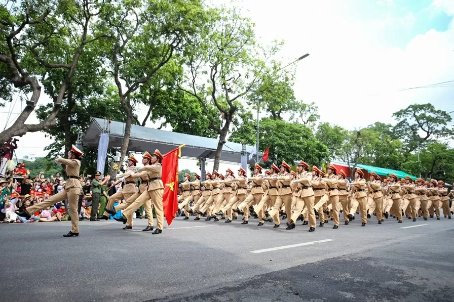 For a Peaceful Capital: Affirming the discipline, elite quality, and modernity of Hanoi Police in the new era