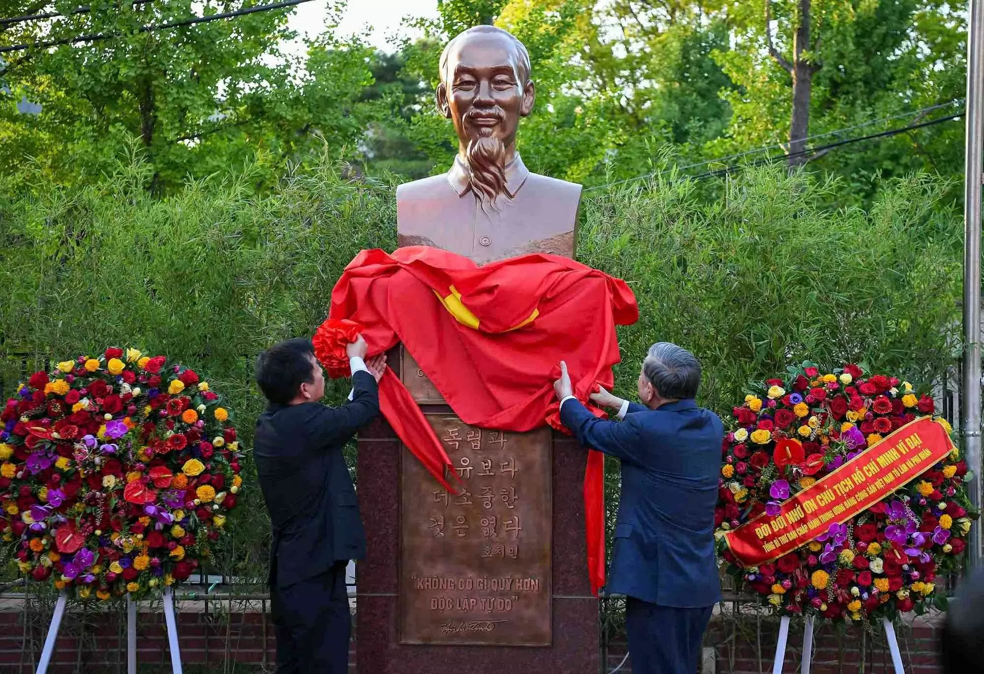 President Ho Chi Minh statue inaugurated at Vietnamese Embassy in Seoul