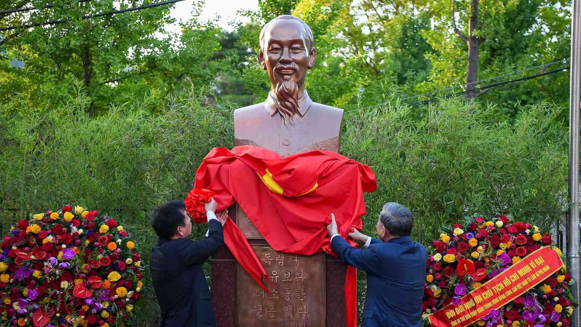 President Ho Chi Minh statue inaugurated at Vietnamese Embassy in Seoul