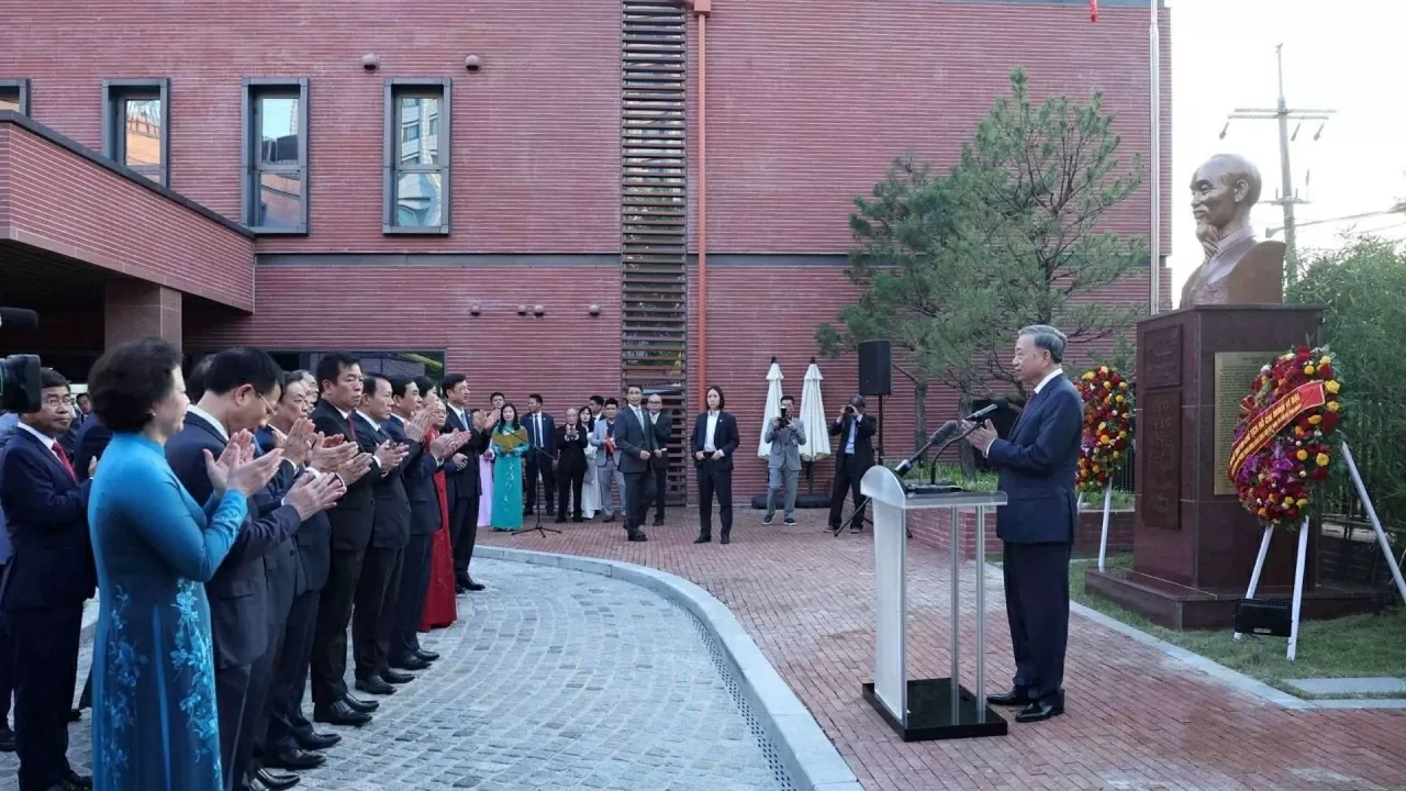 President Ho Chi Minh statue inaugurated at Vietnamese Embassy in Seoul