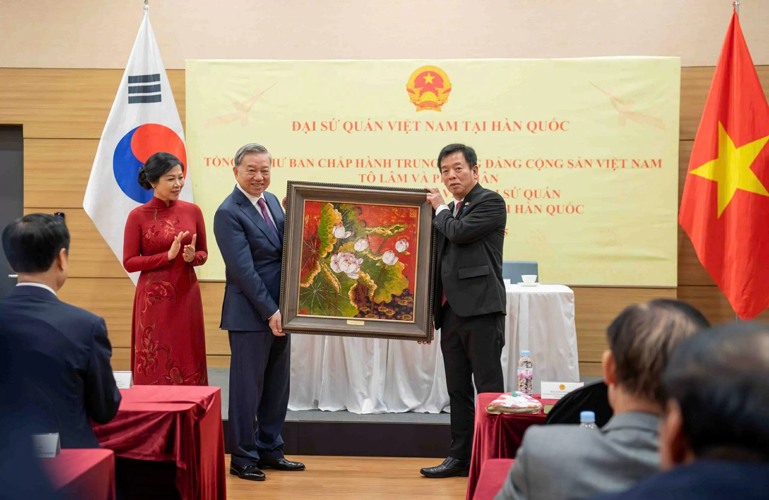 Party General Secretary To Lam meets with Vietnamese community in RoK Party General Secretary To Lam meets with Vietnamese community in RoK
