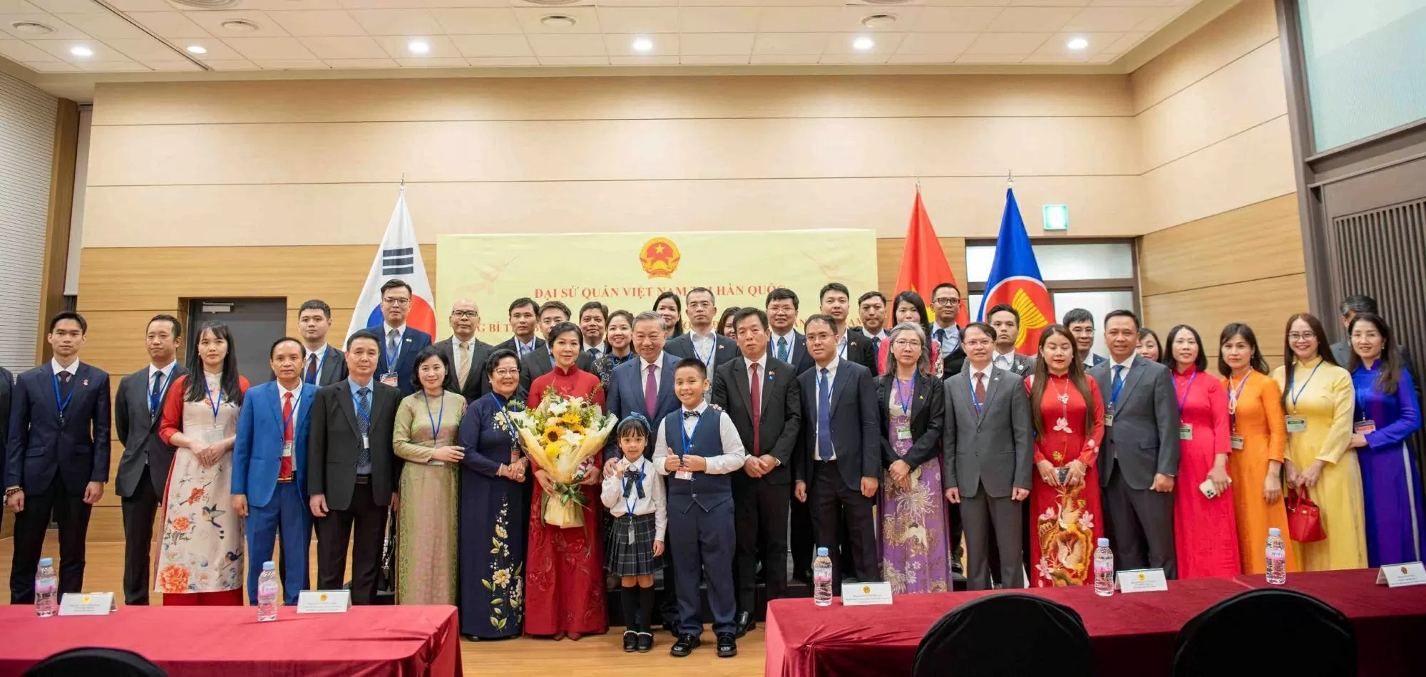 Party General Secretary To Lam meets with Vietnamese community in RoK