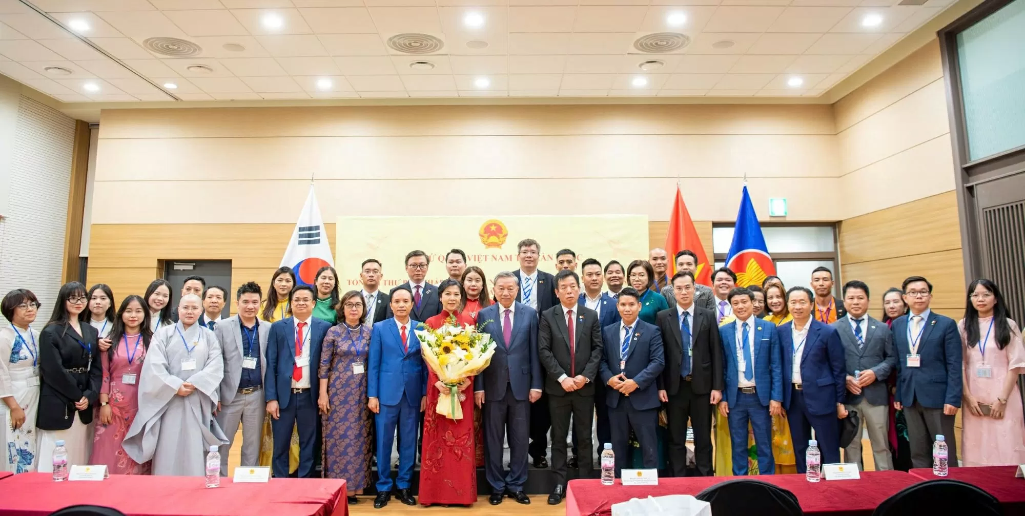Party General Secretary To Lam meets with Vietnamese community in RoK