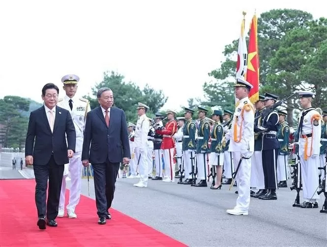 Welcome ceremony held for Party General To Lam in Seoul
