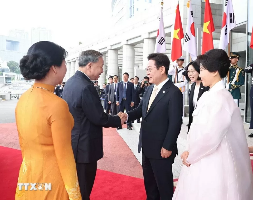 Welcome ceremony held for Party General To Lam in Seoul