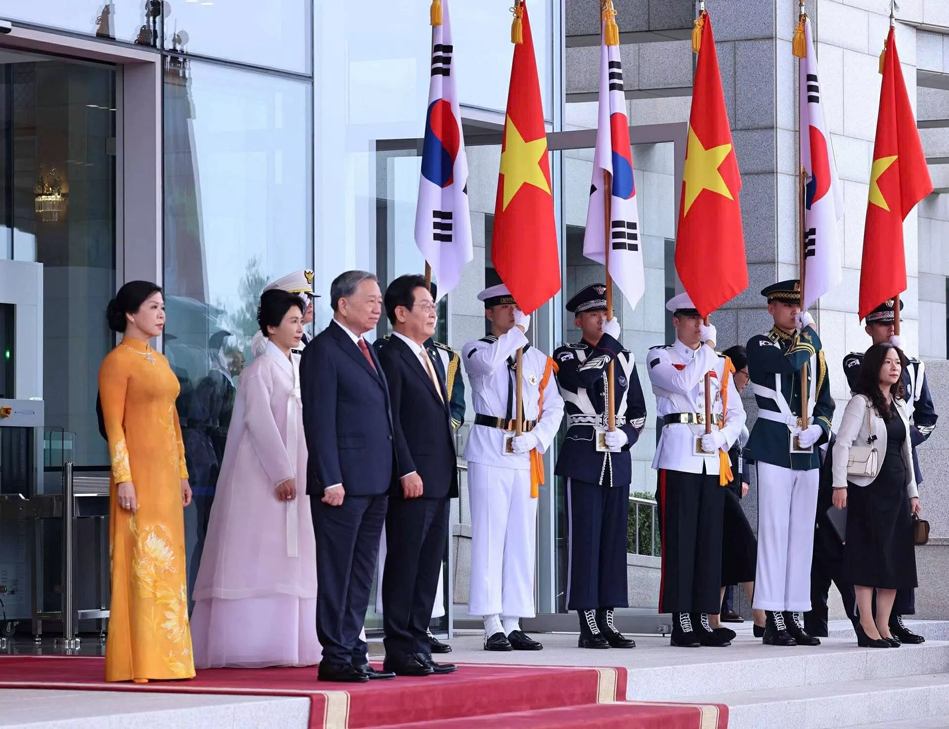 Welcome ceremony held for Party General Secretary To Lam in Seoul