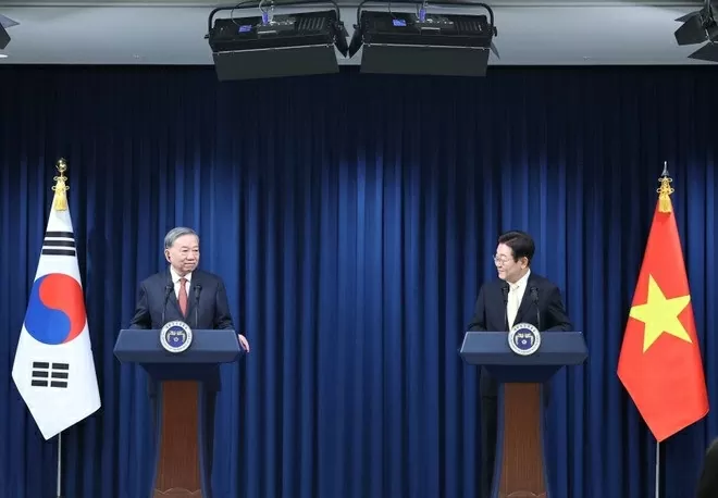 Party General Secretary To Lam, RoK President co-chair press conference on outcomes of their talks