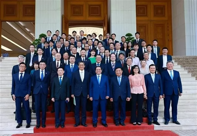 PM urges setting up Vietnam-Japan joint working group to solve outstanding issues