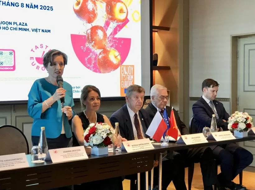 Polish Ambassador to Vietnam Joanna Skoczek speaks at the event. (Photo: VNA)