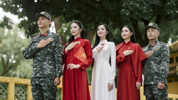 Top 3 Miss Vietnam 2024 join Ao Dai Project, showcasing enduring military - civilian solidarity