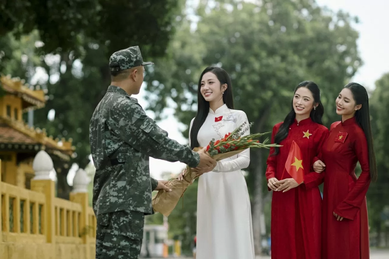 Top 3 Miss Vietnam 2024 join Ao Dai Project, showcasing enduring military - civilian solidarity