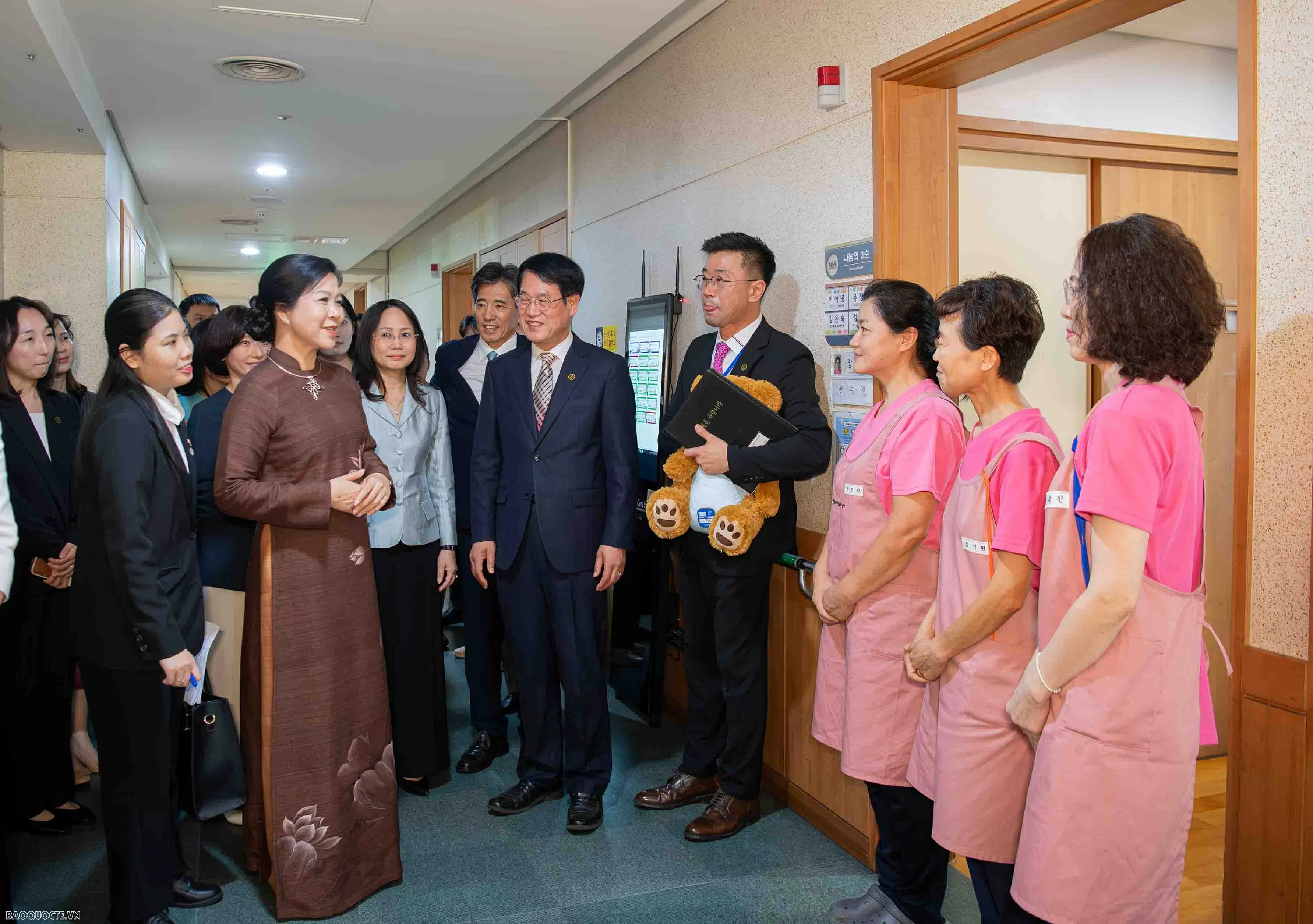 Spouse of General Secretary visits Dongbu Seoul Nursing Home and Vietnam–RoK Multicultural Families