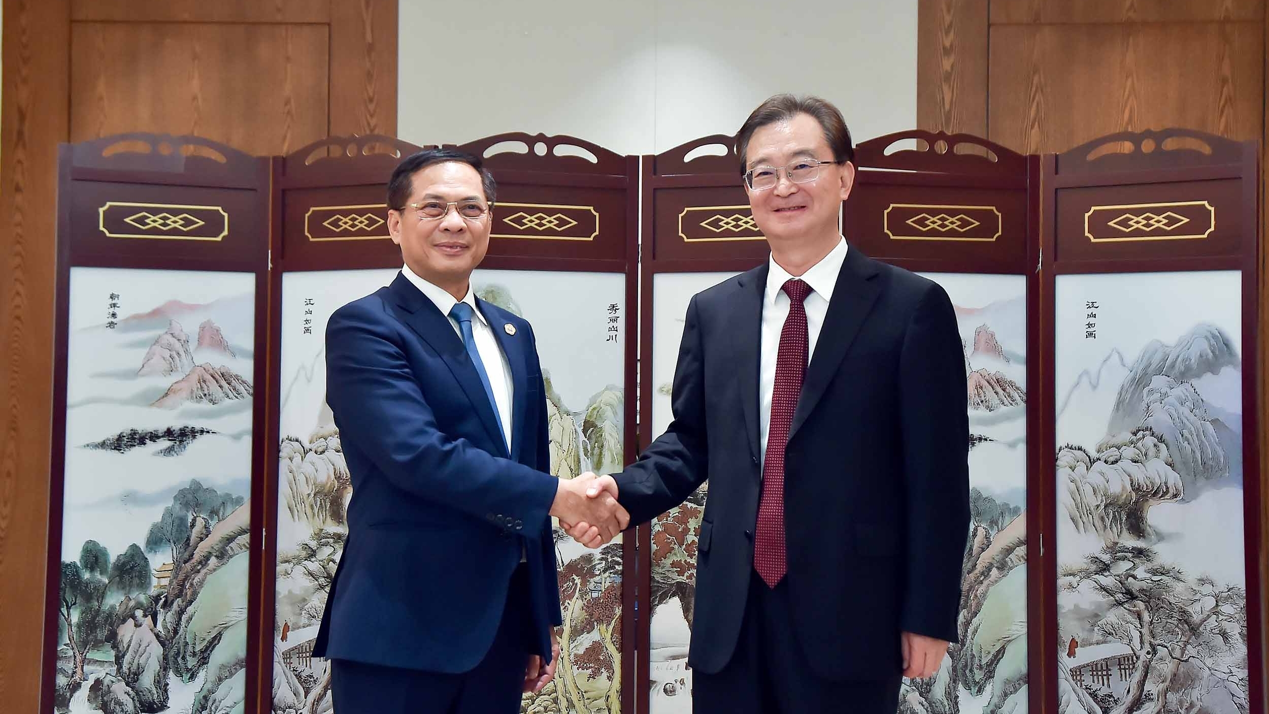 Deputy PM, FM Bui Thanh Son meets with Chinese, Cambodian, Thai officials in Yunnan