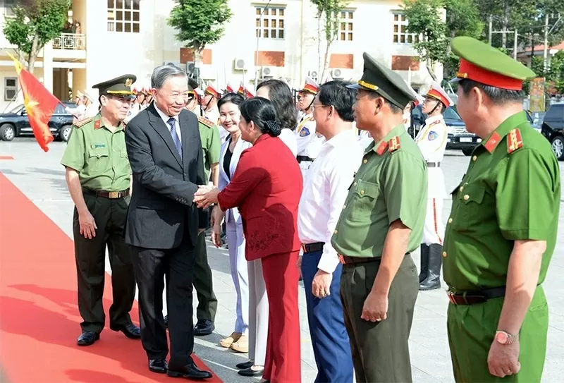 80 năm - Vinh quang Công an nhân dân Việt Nam 80 năm - Vinh quang Công an nhân dân Việt Nam