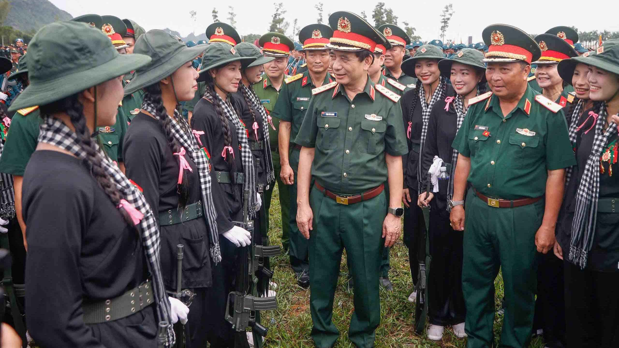 Over 16,000 soldiers rehearse parade in the rain