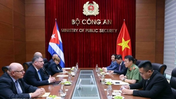 Vietnam, Cuba Ministers hold talks to deepen cybersecurity cooperation