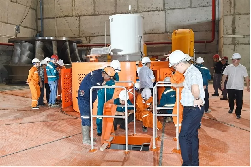 Units 1 and 2 of Hoa Binh Hydropower Plant Expansion Project actively complete installation for national energy security