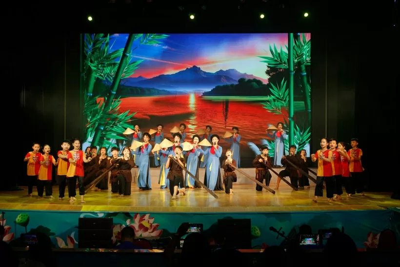 Young voices preserve Vi – Giam folk songs Young voices preserve Vi – Giam folk songs