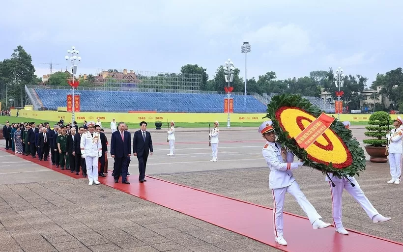 Party, State leaders pay tribute to President Ho Chi Minh
