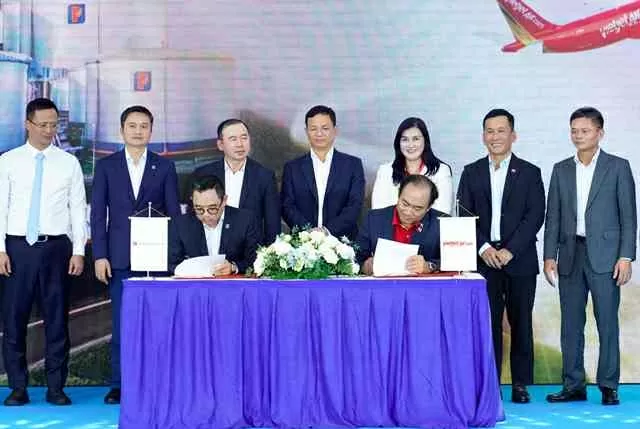 Vietjet partners with Petrolimex to use SAF, a key step in the aviation industrys green transition