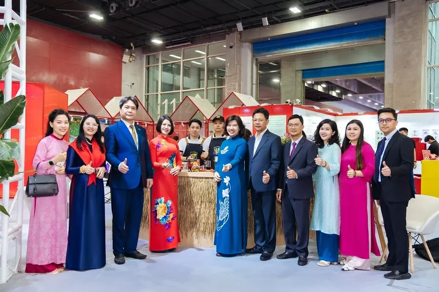 Vietnamese Cultural Space leaves a strong impression at the International Book Fair in Chinas Guangdong Vietnamese Cultural Space leaves a strong impression at the International Book Fair in Chinas Guangdong