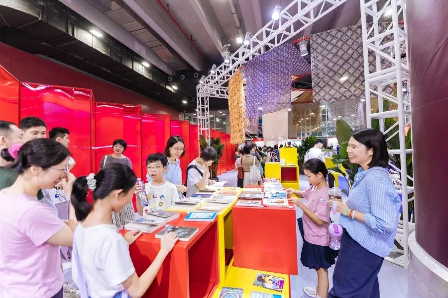 Vietnamese Cultural Space leaves a strong impression at the International Book Fair in Chinas Guangdong