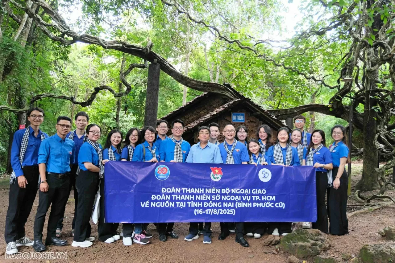 Journey back to roots for the youth of the diplomatic sector: Gratitude, inheritance, and continuation Journey back to roots for the youth of the diplomatic sector: Gratitude, inheritance, and continuation