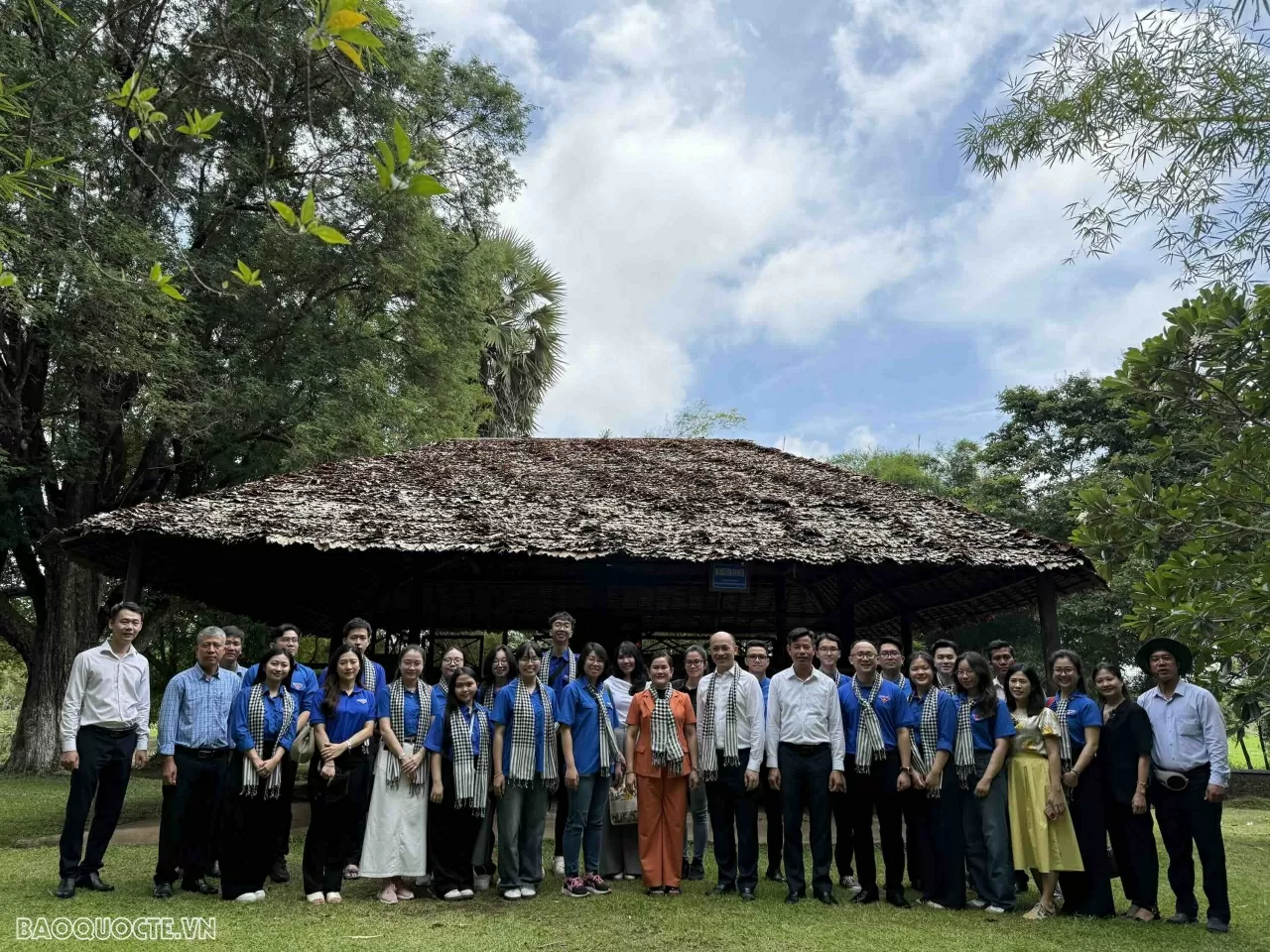 Journey back to roots for the youth of the diplomatic sector: Gratitude, inheritance, and continuation Journey back to roots for the youth of the diplomatic sector: Gratitude, inheritance, and continuation