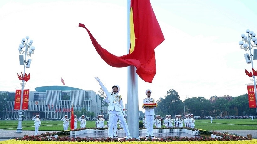 Flag-hoisting ceremony marks 80th anniversary of August Revolution victory