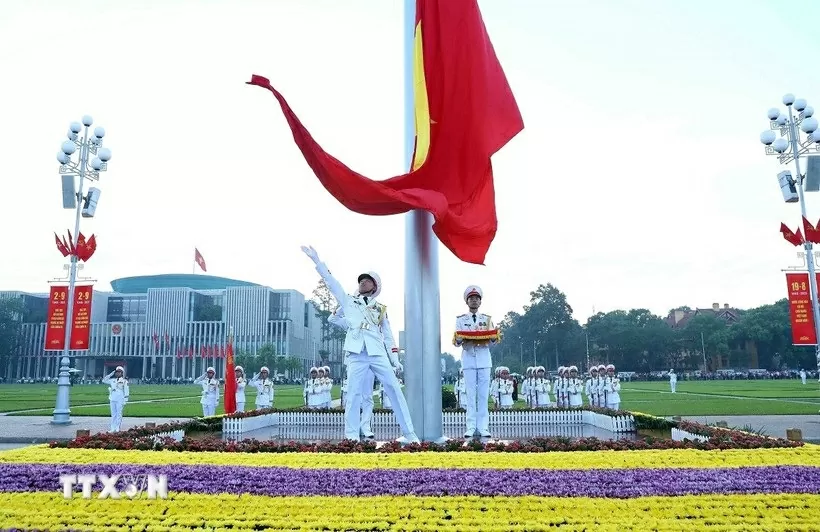 Flag-hoisting ceremony marks 80th anniversary of August Revolution victory