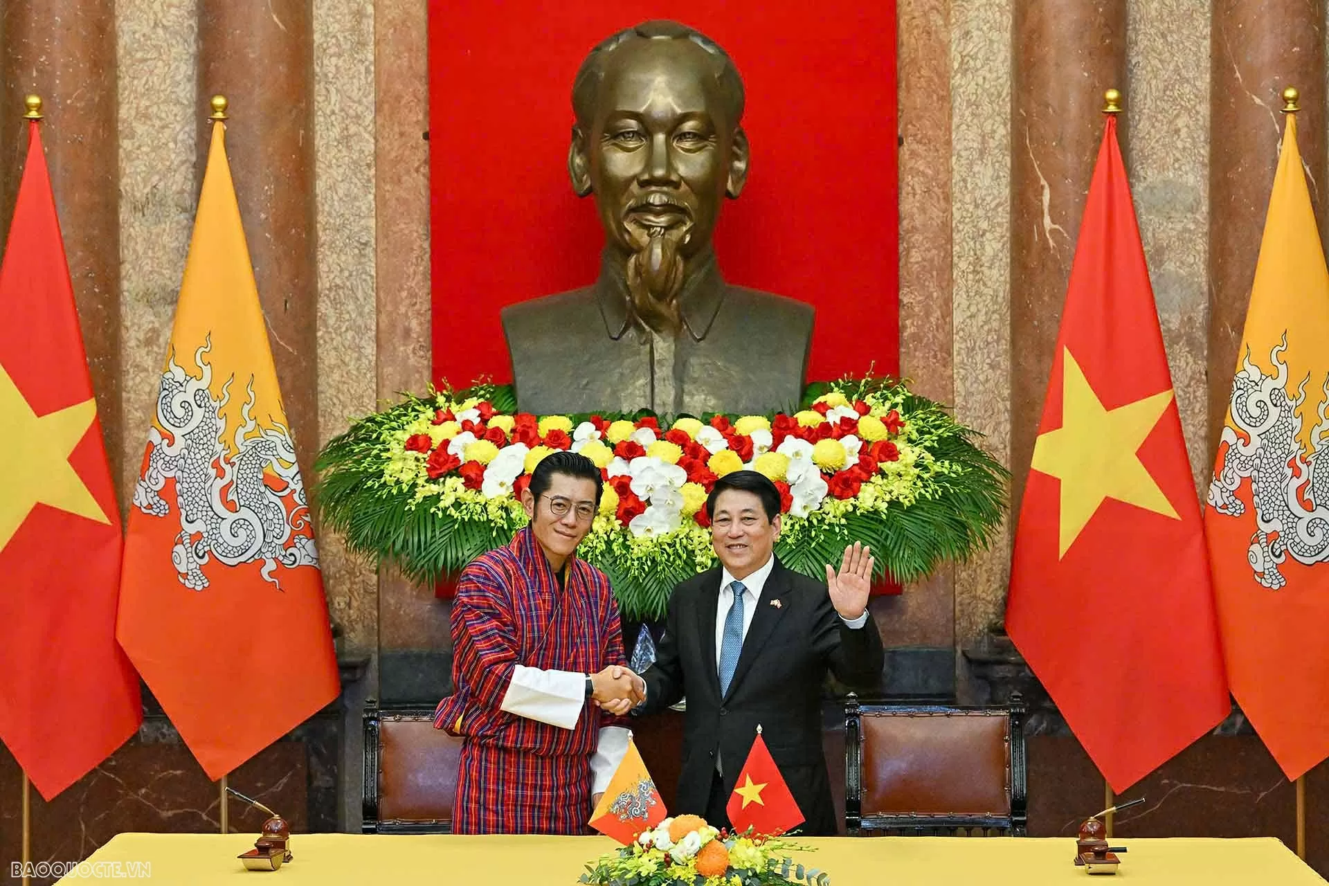 President Luong Cuong and King of Bhutanholds talks in Hanoi
