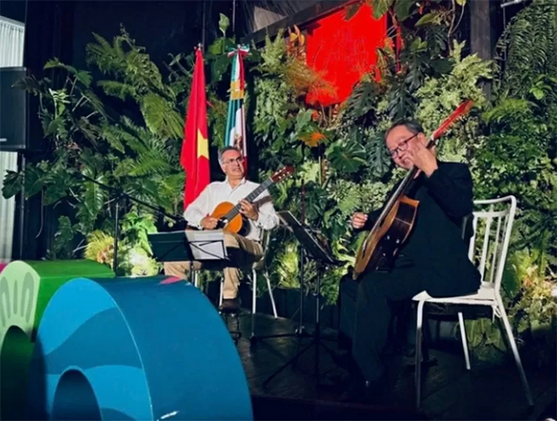 Guitarist Maestro Mauricio: “Proud to be a part of the Vietnam-Mexico friendship connection”