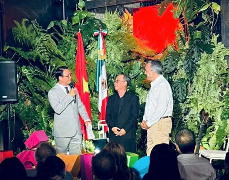 Guitarist Maestro Mauricio: “Proud to be a part of the Vietnam-Mexico friendship connection”
