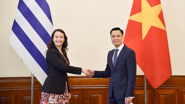 Deputy FM Dang Hoang Giang, Uruguayan counterpart hold 5th political consultation in Hanoi
