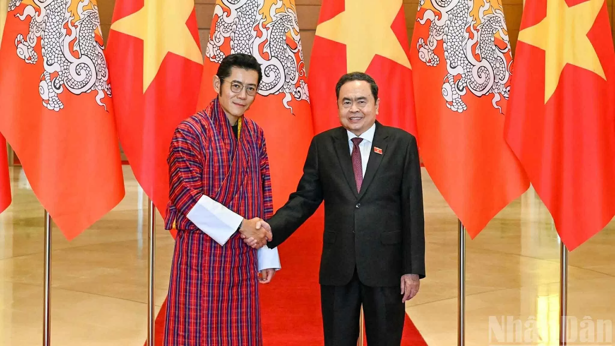 NA Chairman Tran Thanh Man meets with King of Bhutan