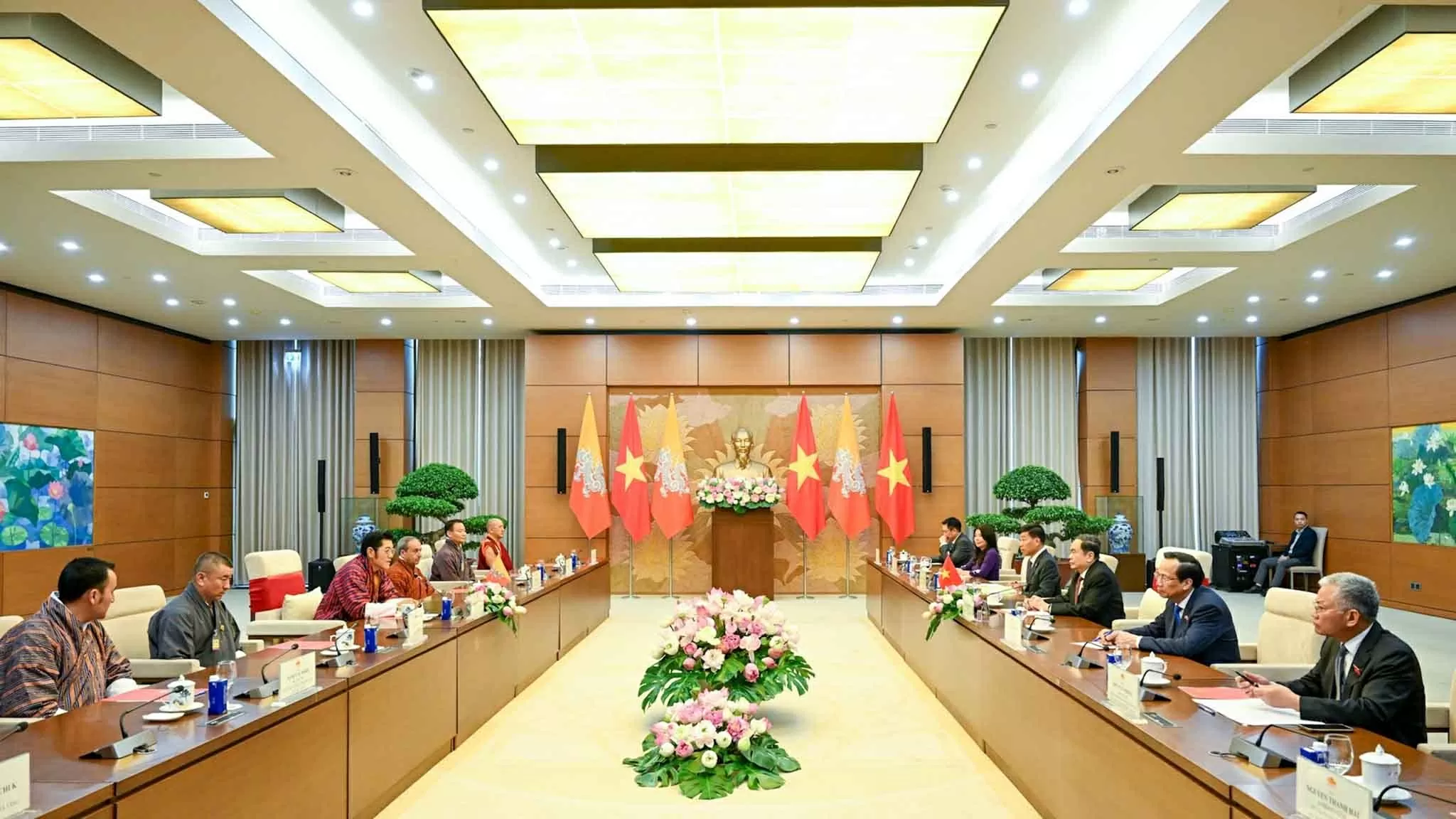 NA Chairman Tran Thanh Man meets with King of Bhutan