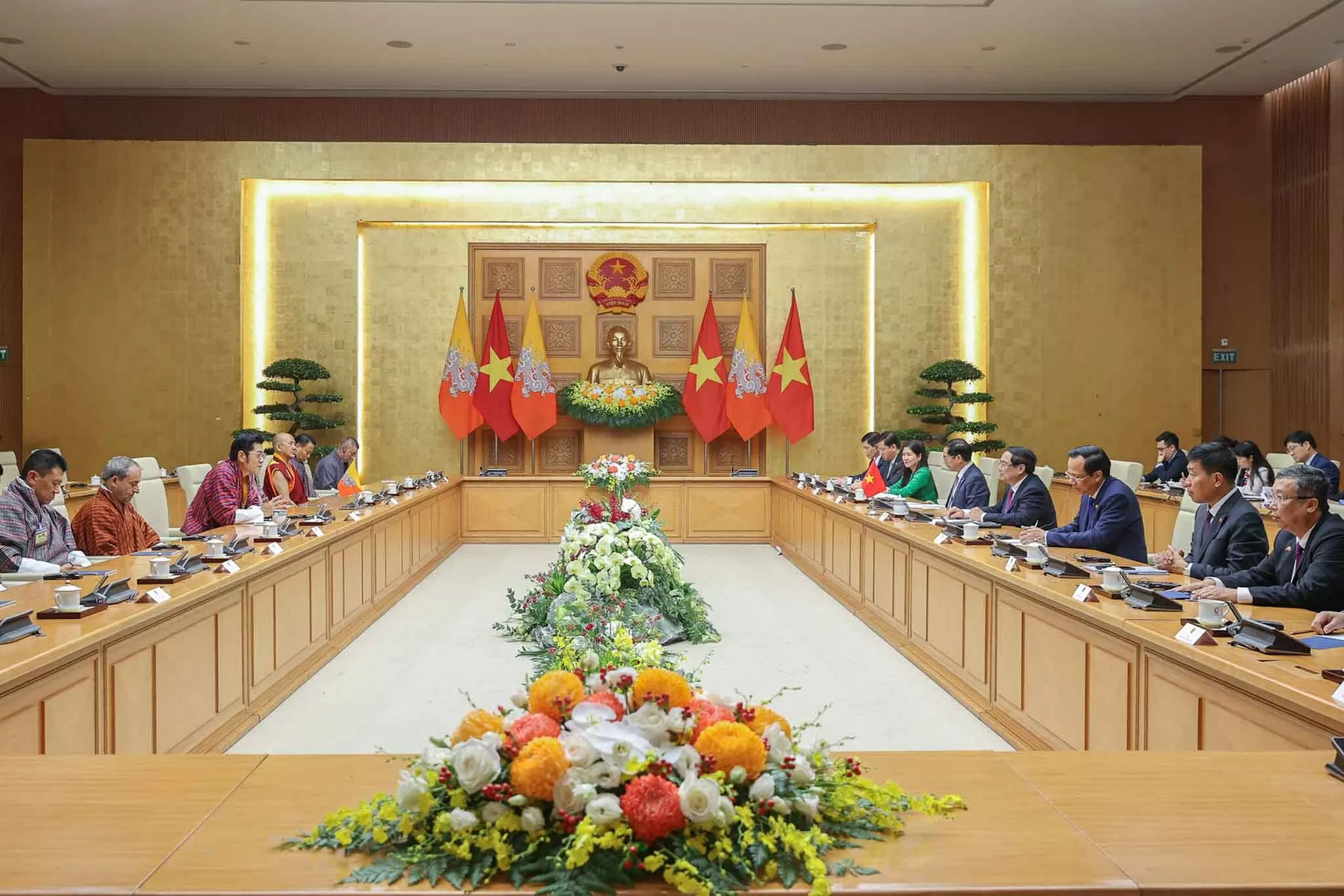 Prime Minister welcomes King Jigme Khesar Namgyel Wangchuck to promote Vietnam-Bhutan ties