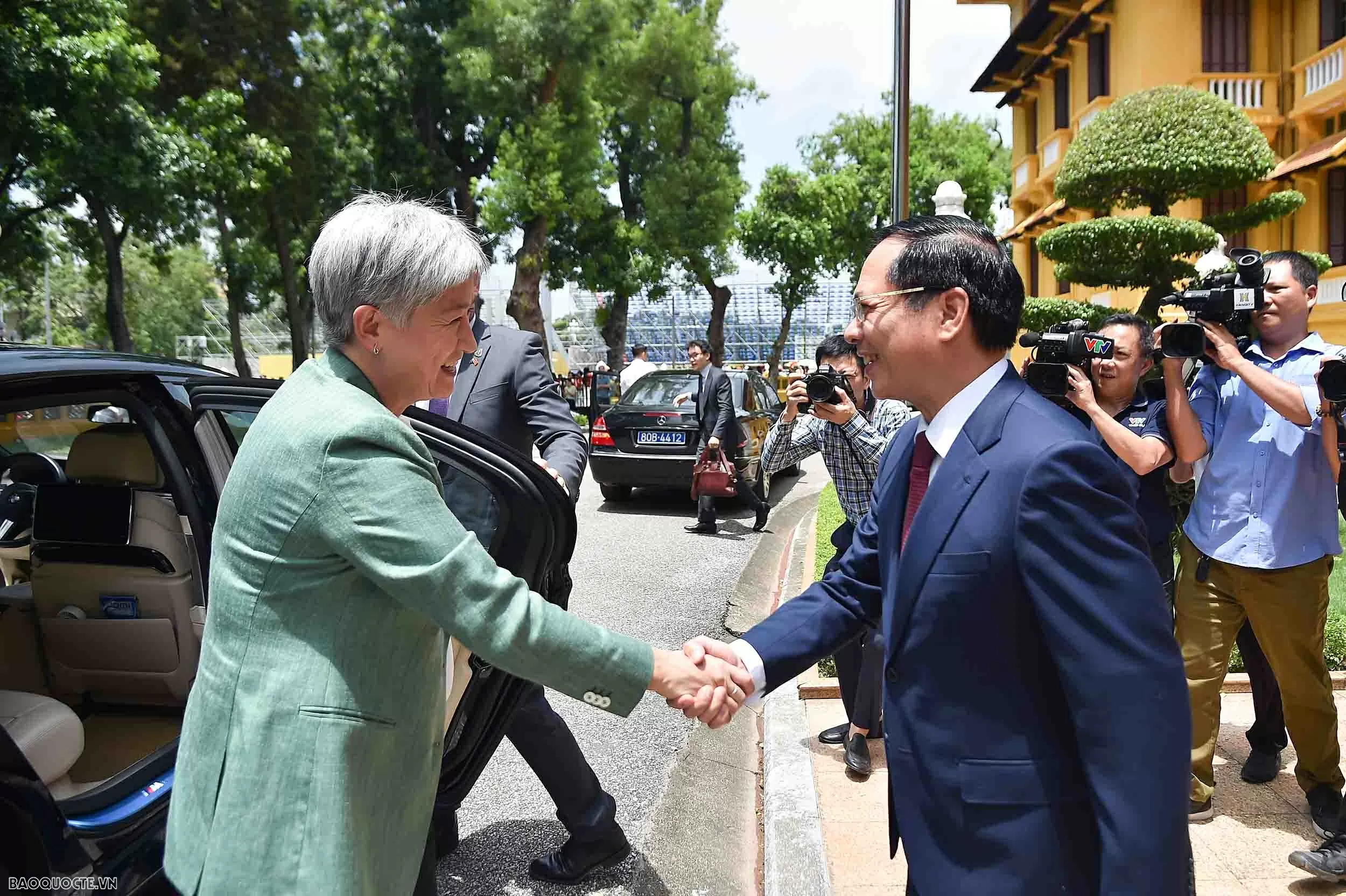 Deputy PM, FM Bui Thanh Son, Australian FM Penny Wong co-chair 7th Foreign Ministers Meeting in Hanoi