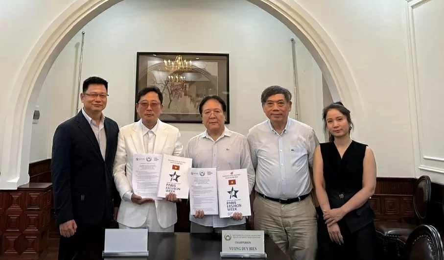 Supertalent World Group and Vietnam Cultural Industry Development Association (VCIDA) signed a strategic cooperation agreement, presenting the Supertalent of the World Fashion Award to Vietnam for the first time.