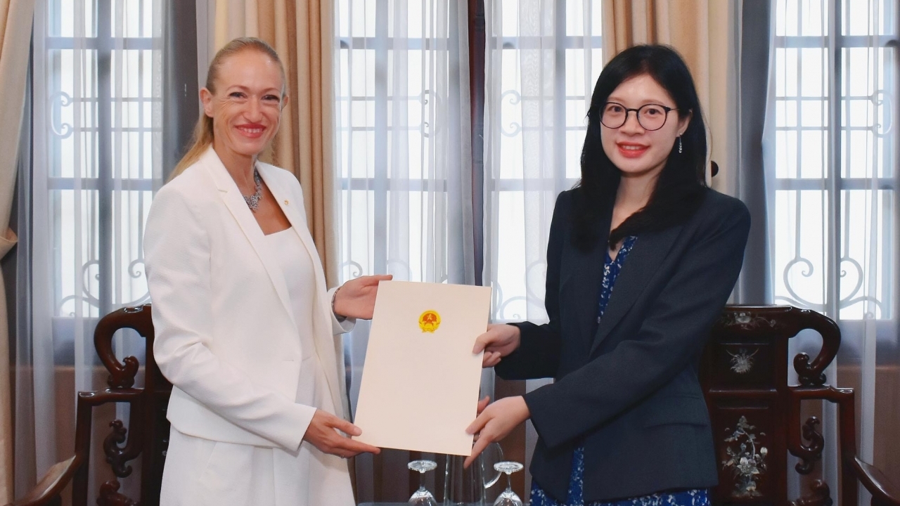 Consular acceptance granted to new Italian Consul General in Ho Chi Minh City