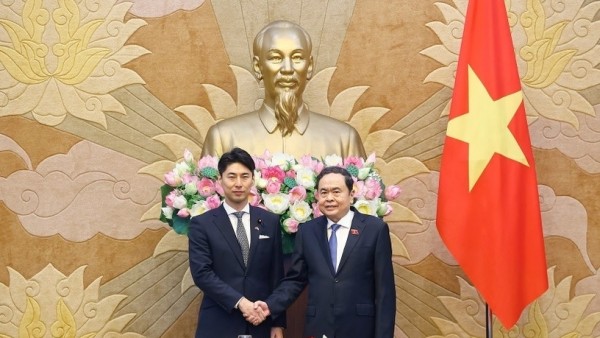 NA Chairman Tran Thanh Man receives Japanese LDP Youth Division delegation in Hanoi