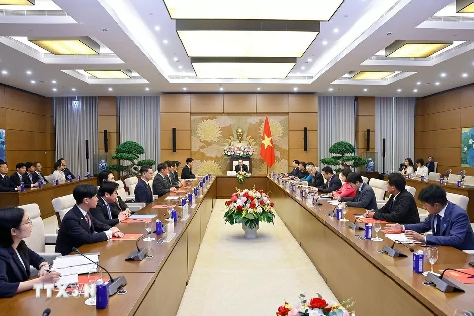 NA Chairman Tran Thanh Man receives Japanese LDP Youth Division delegation